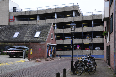 900359 Gezicht op de parkeergarage Springweg te Utrecht, vanaf het Visschersplein.